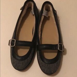 UGG FLAT SHOES